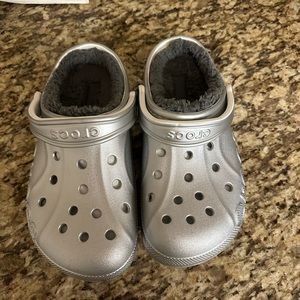 Women’s Silver fleece fur lined crocs SZ 8